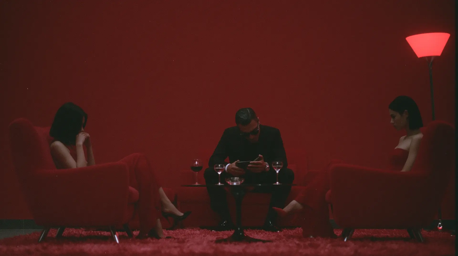 Campaign frame, red room